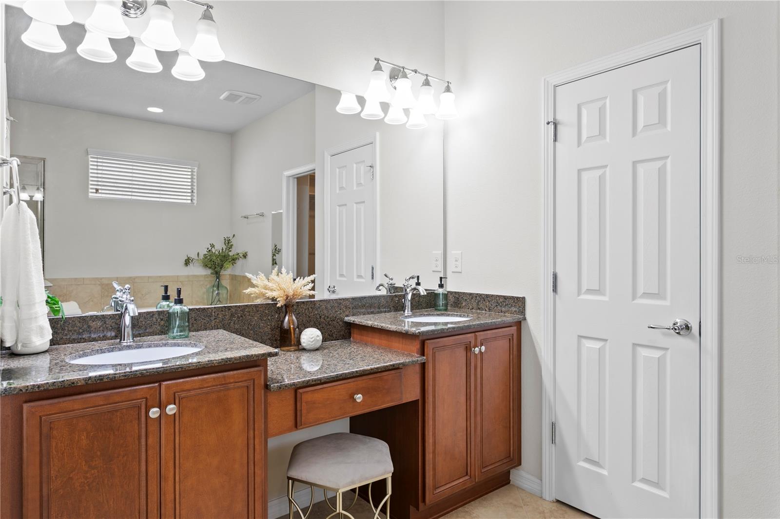 Ensuite bath with dual sinks and granite counters
