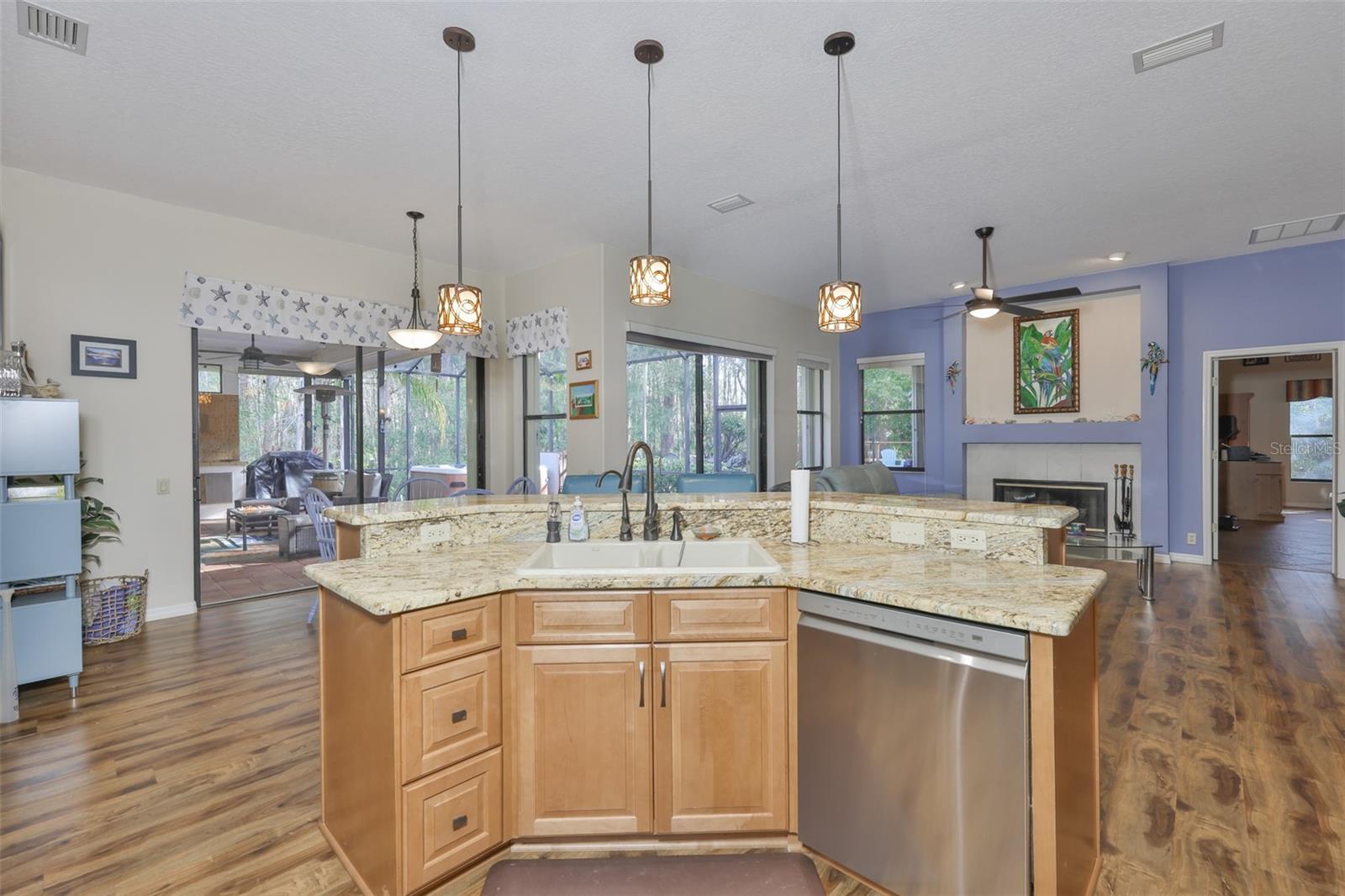 Beautiful Island w/ bar