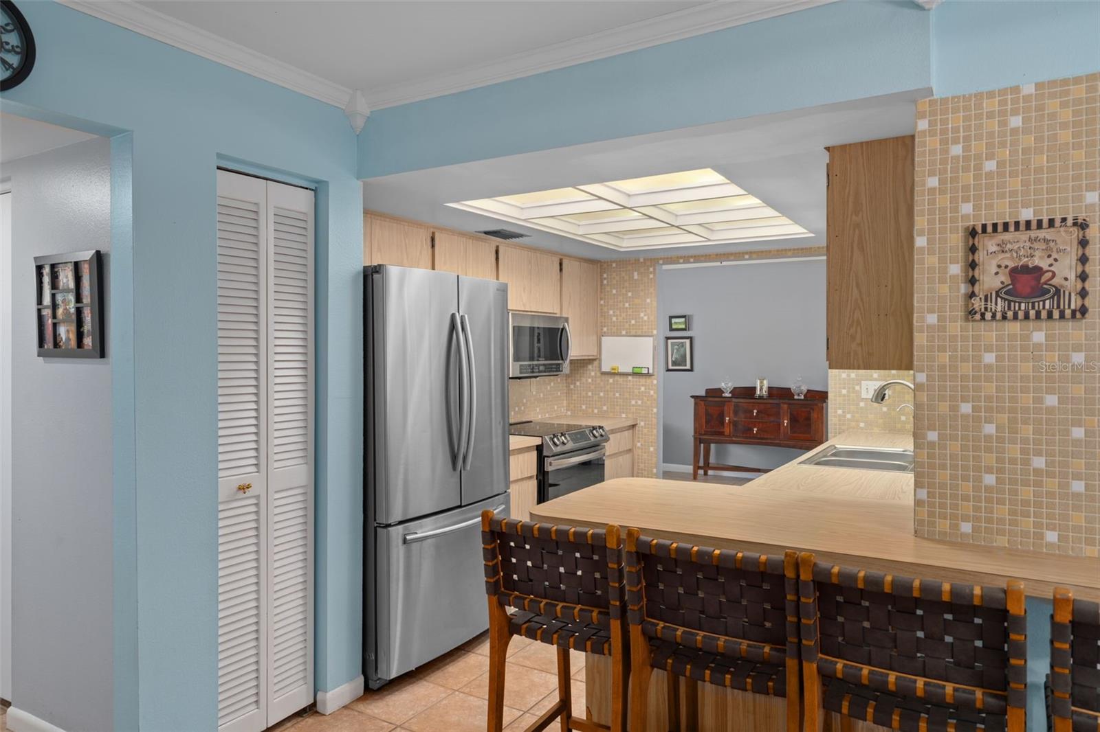 Kitchen breakfast area