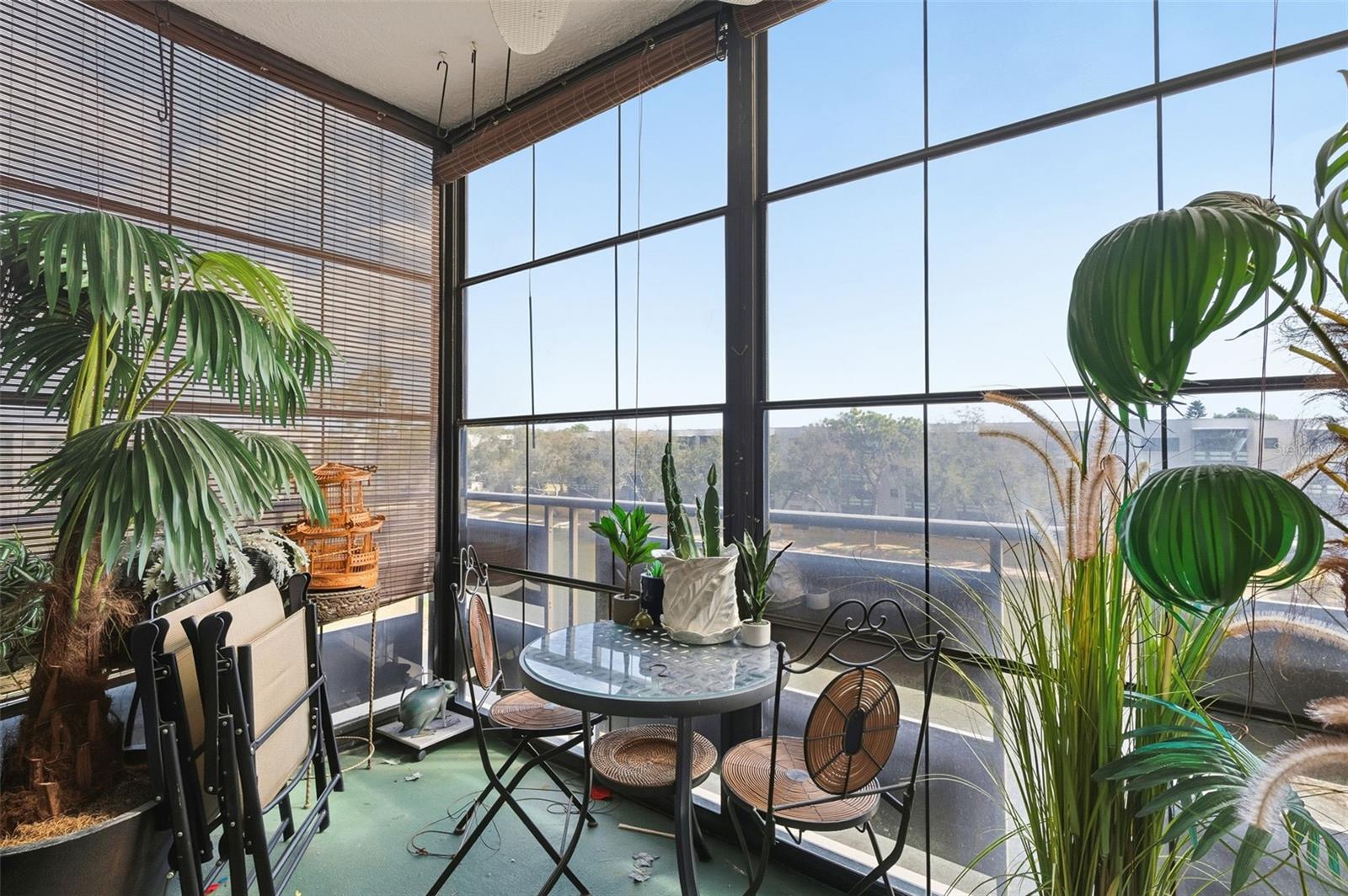 Enclosed Florida room / patio for year-round enjoyment