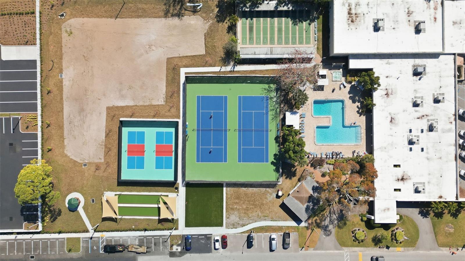 Aerial angle of clubhouse and amenities