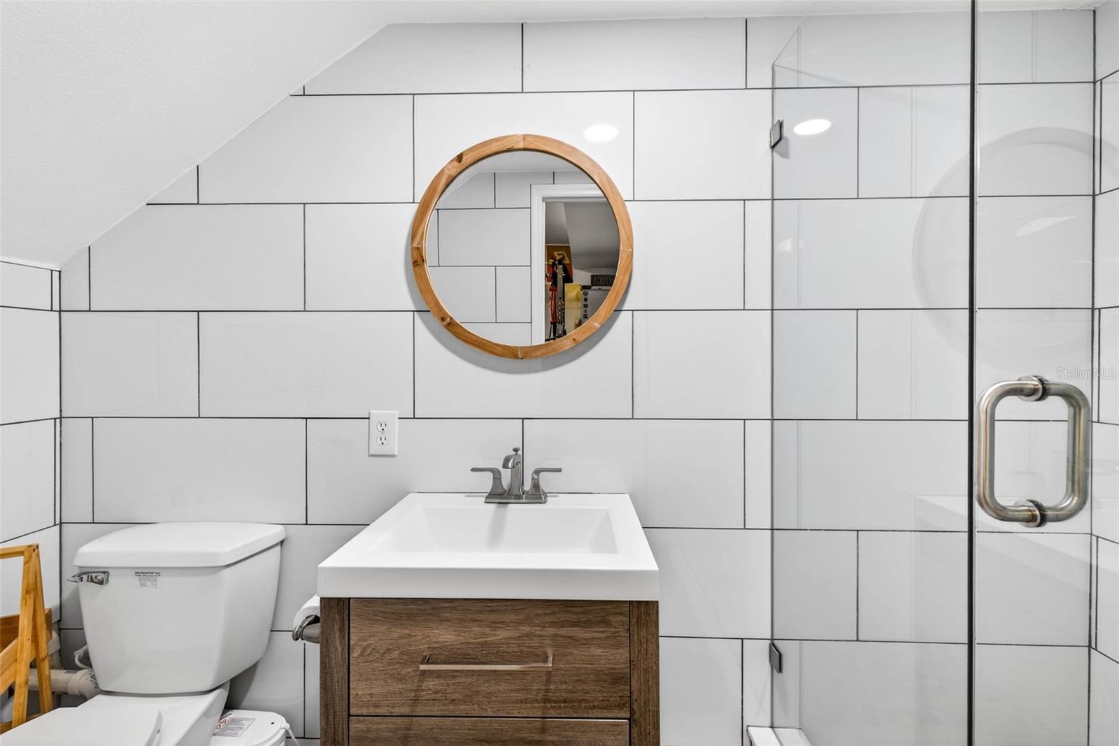 Full bath/shower lower level