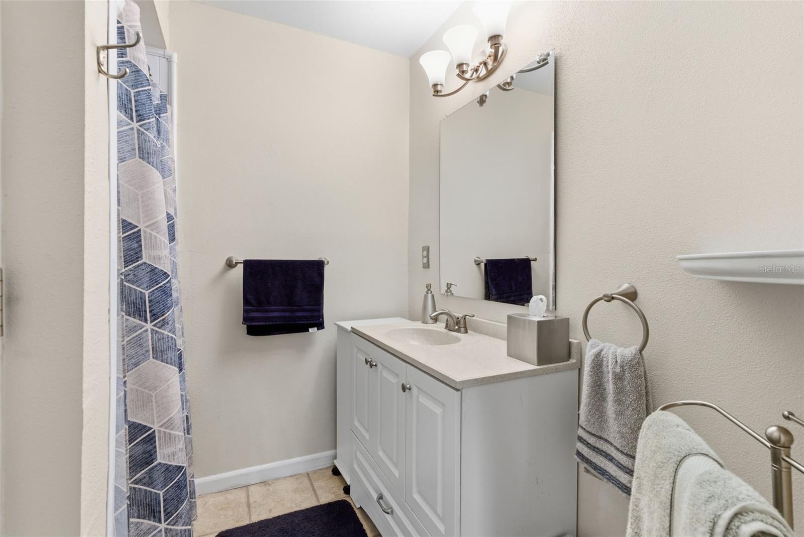 Bedroom 4 ensuite bath