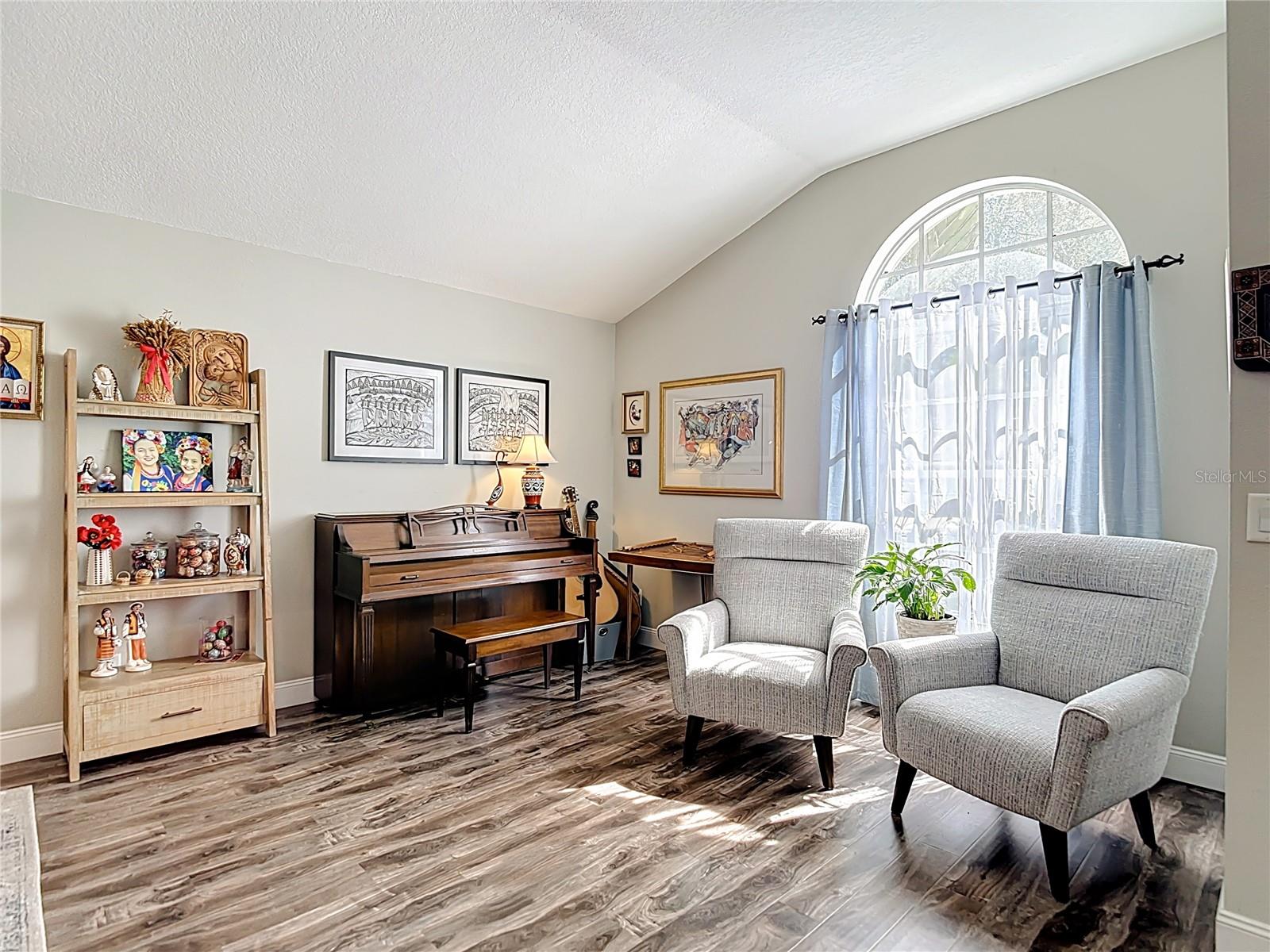 Light and bright Living Room.