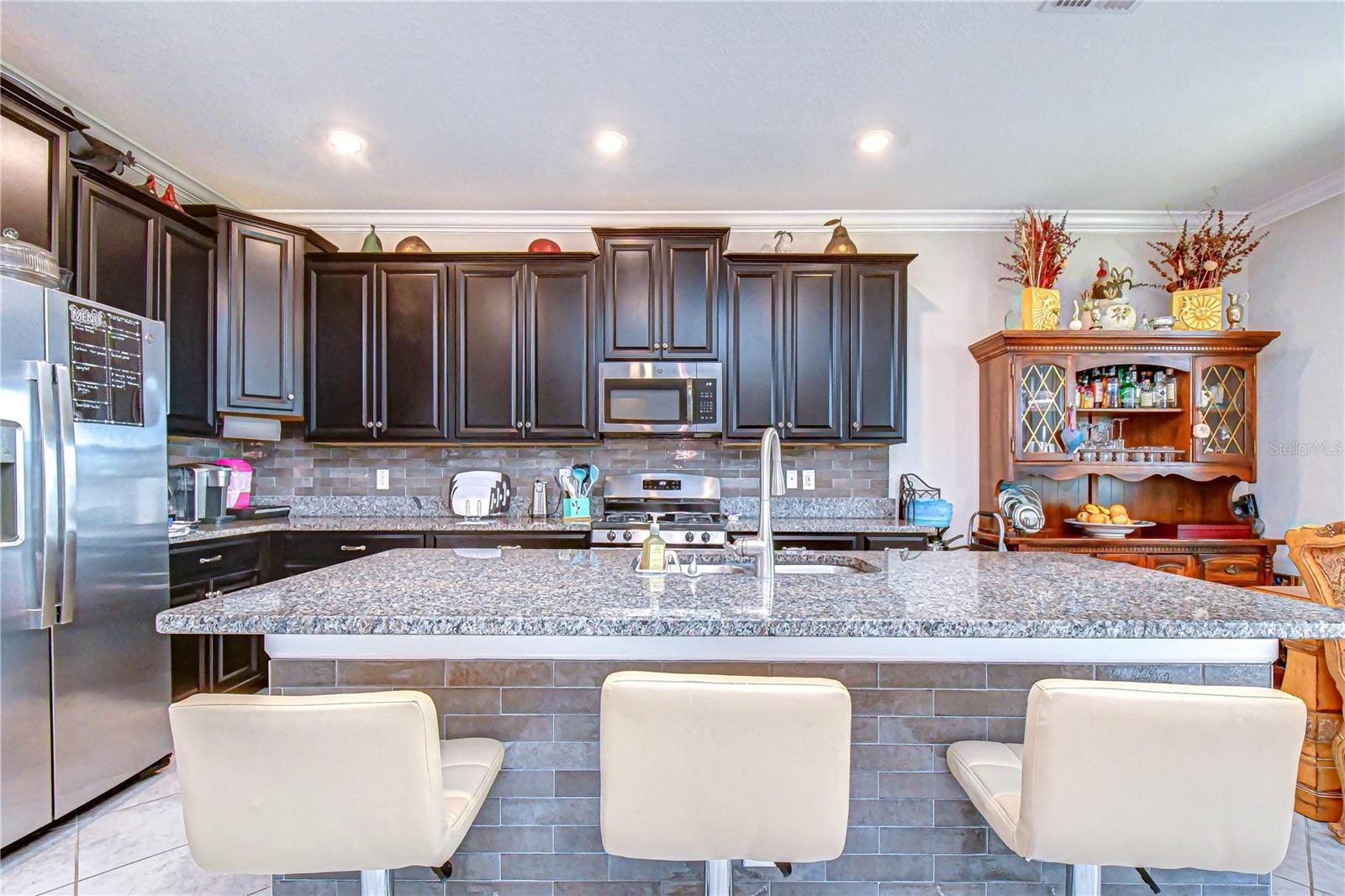 Kitchen Breakfast Bar