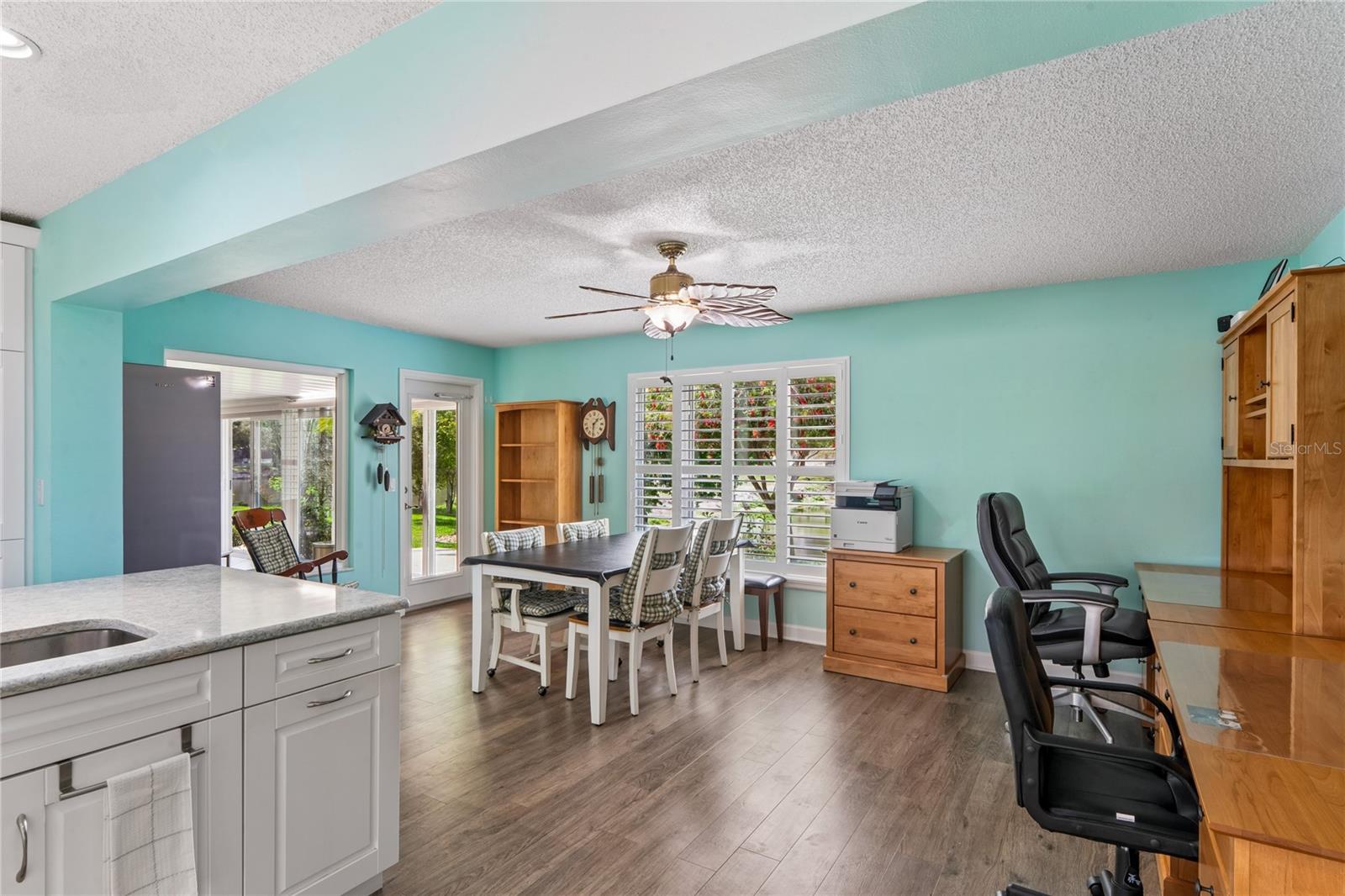 EAT-IN AREA/OFFICE/FAMILY ROOM