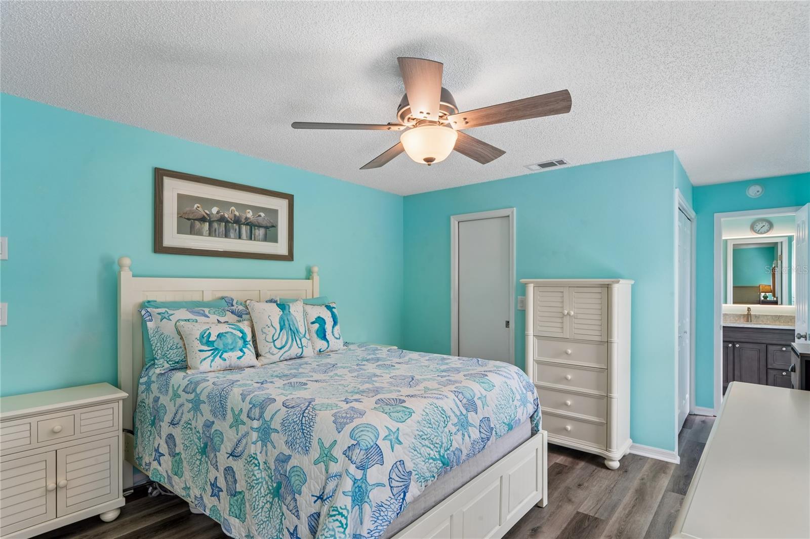 PRIMARY BEDROOM W/WALK-IN CLOSET