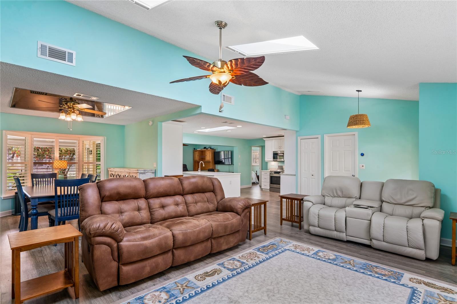 GREAT ROOM W/ VAULTED CEILINGS