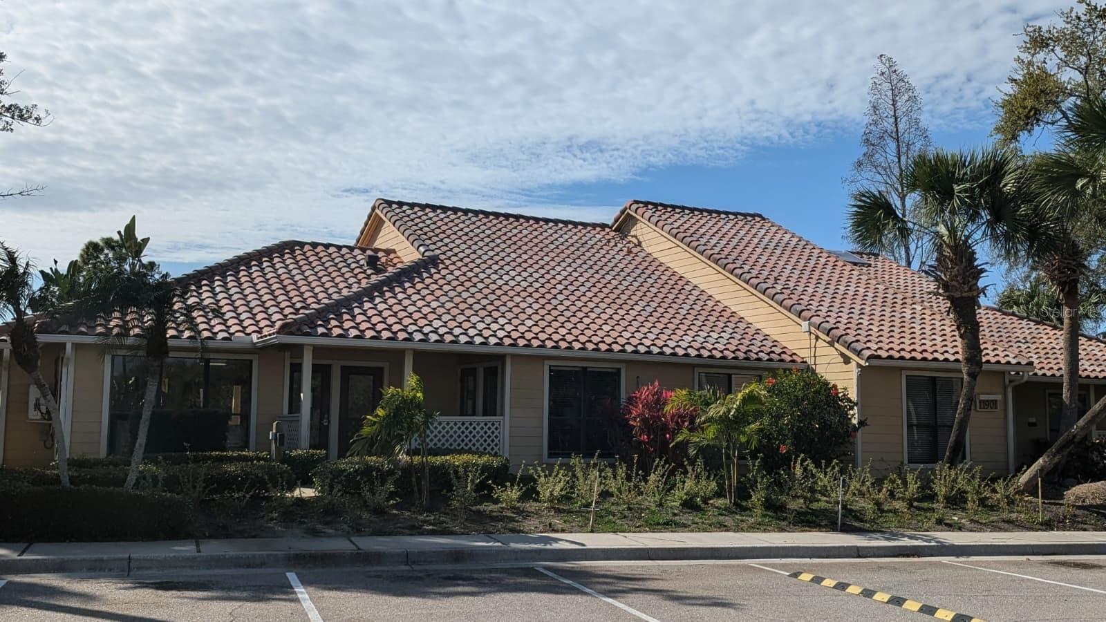 Club house Laundry and Fitness center