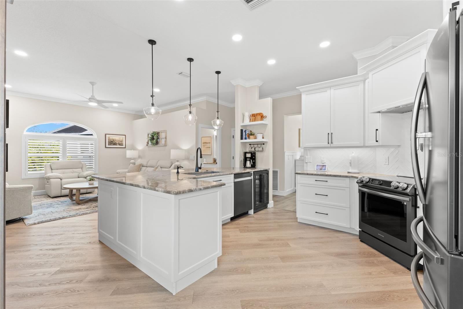Stunning kitchen open to family room