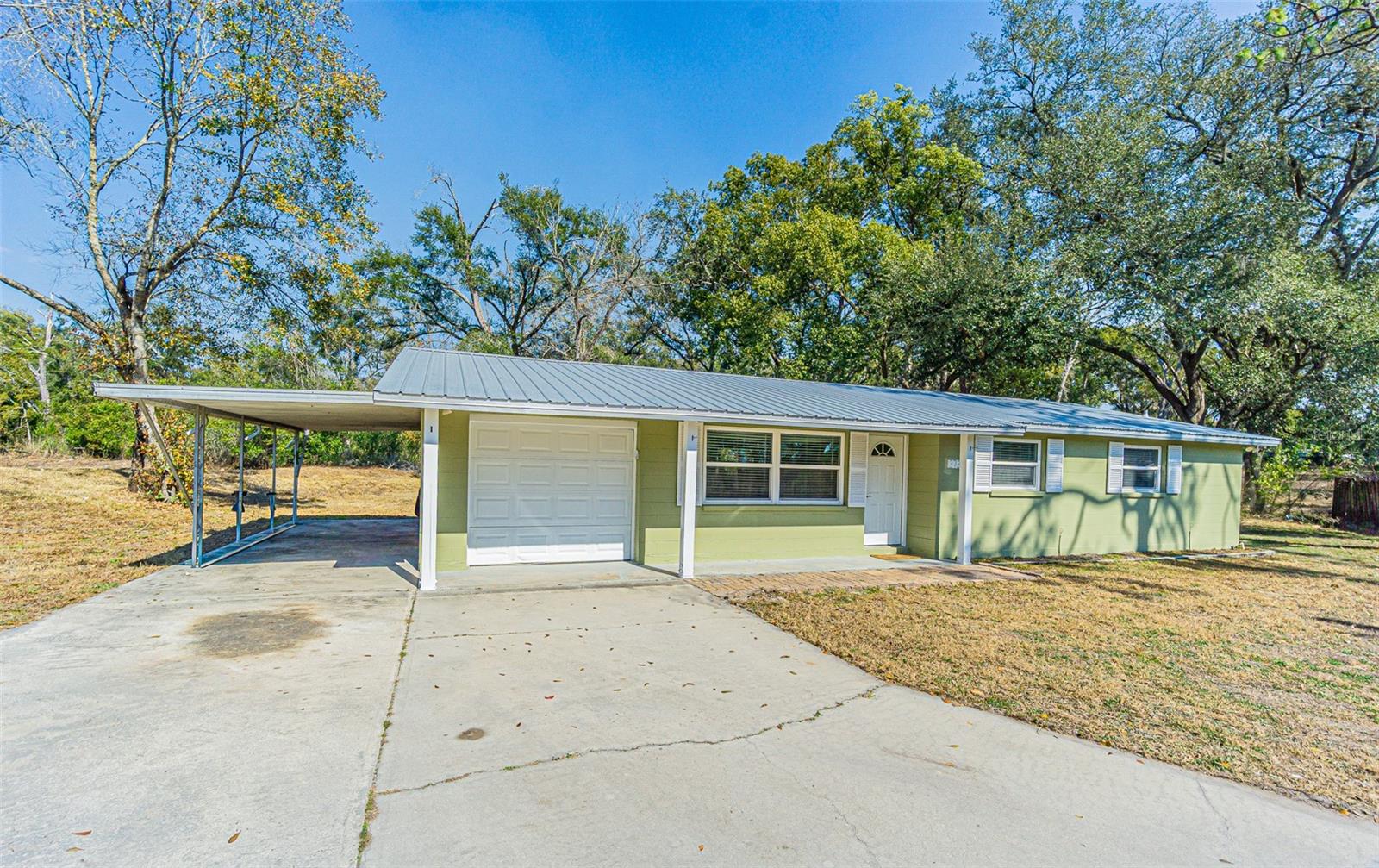 Oversized driveway, plenty of covered parkng