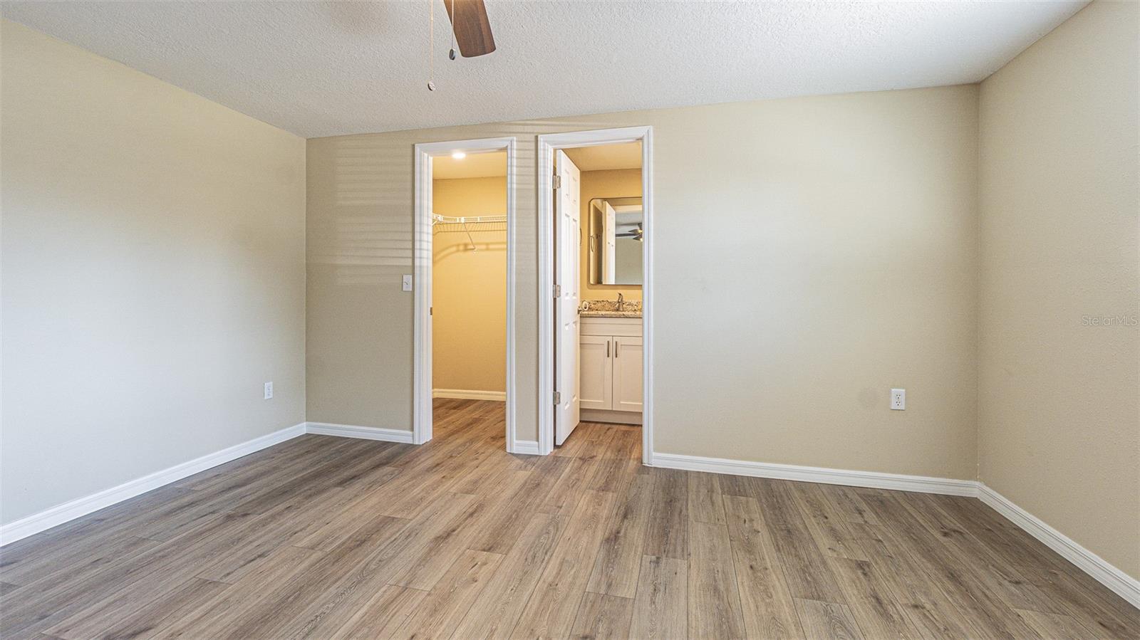 Primary Bedroom /Bath w walk in closet