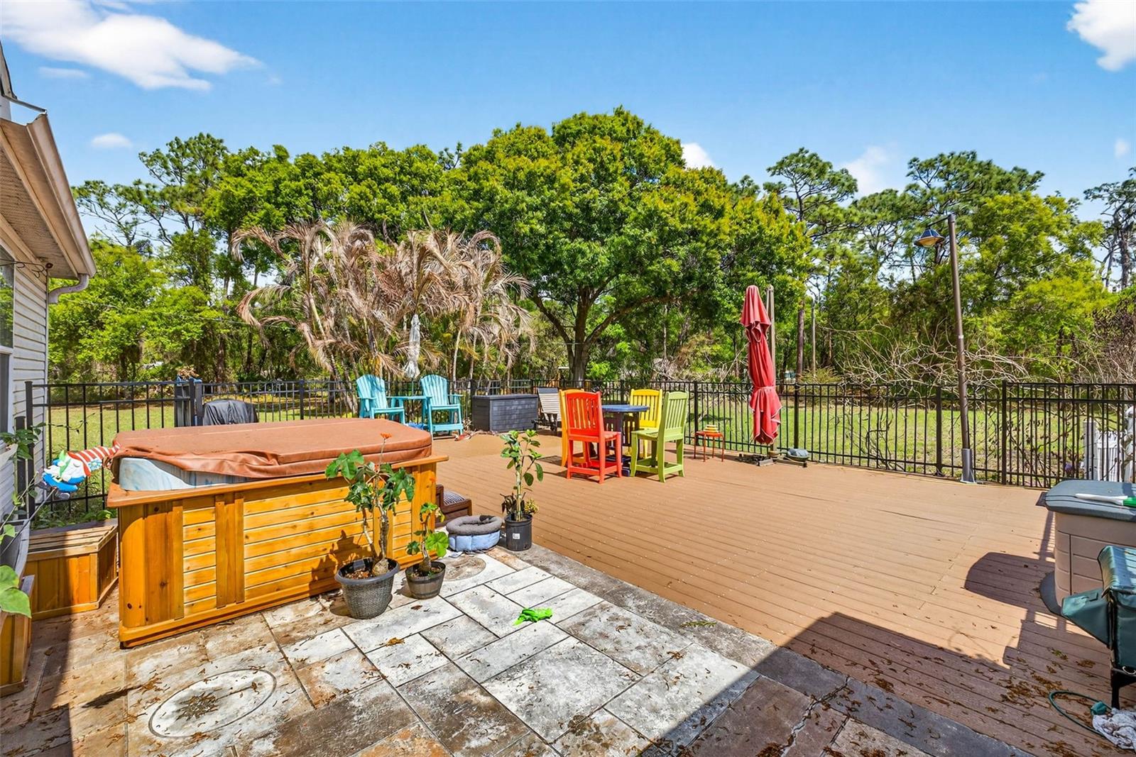 Huge back porch great for entertaining