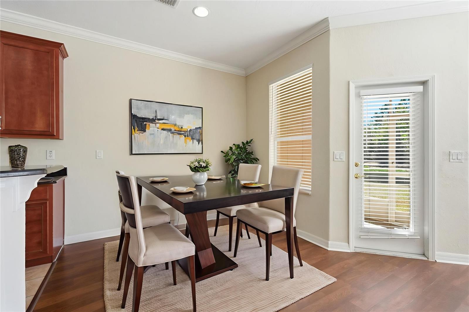 This photo has been Virtually Staged.