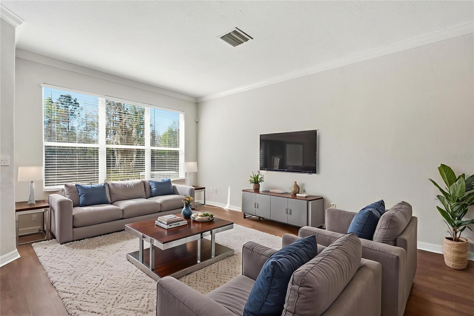 This photo has been Virtually Staged.