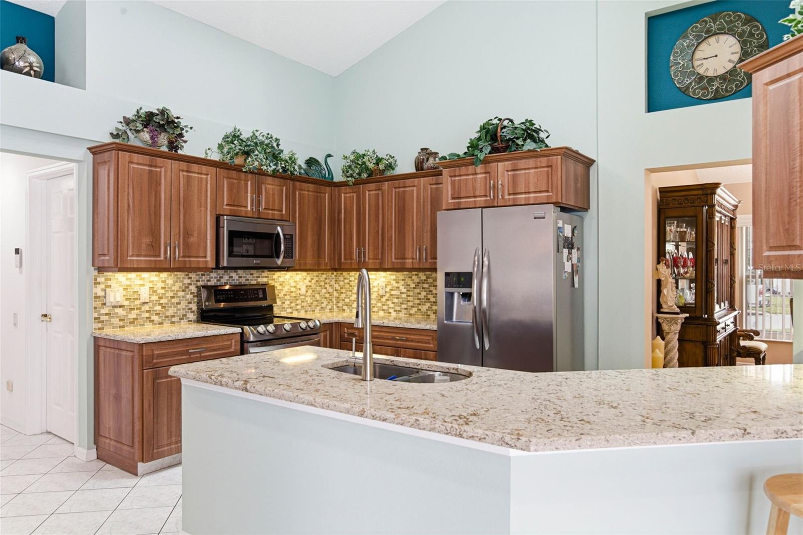 Kitchen - Contemporary Cabinets with Sleek Lines