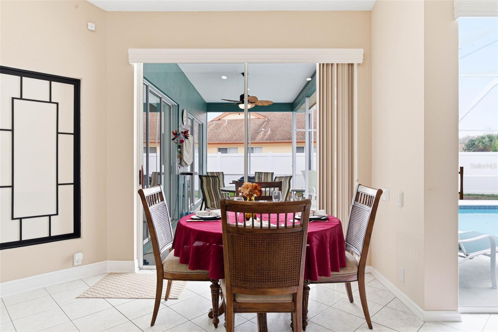 Breakfast Nook - sliding doors with access to the pool area