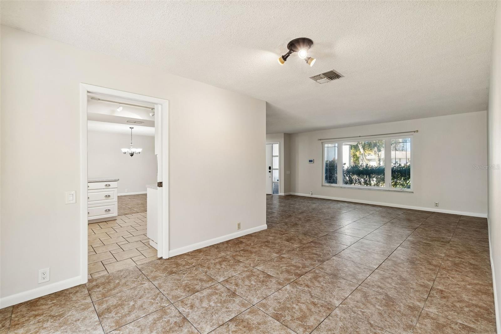 Formal Dining Room w/Access to Kitchen