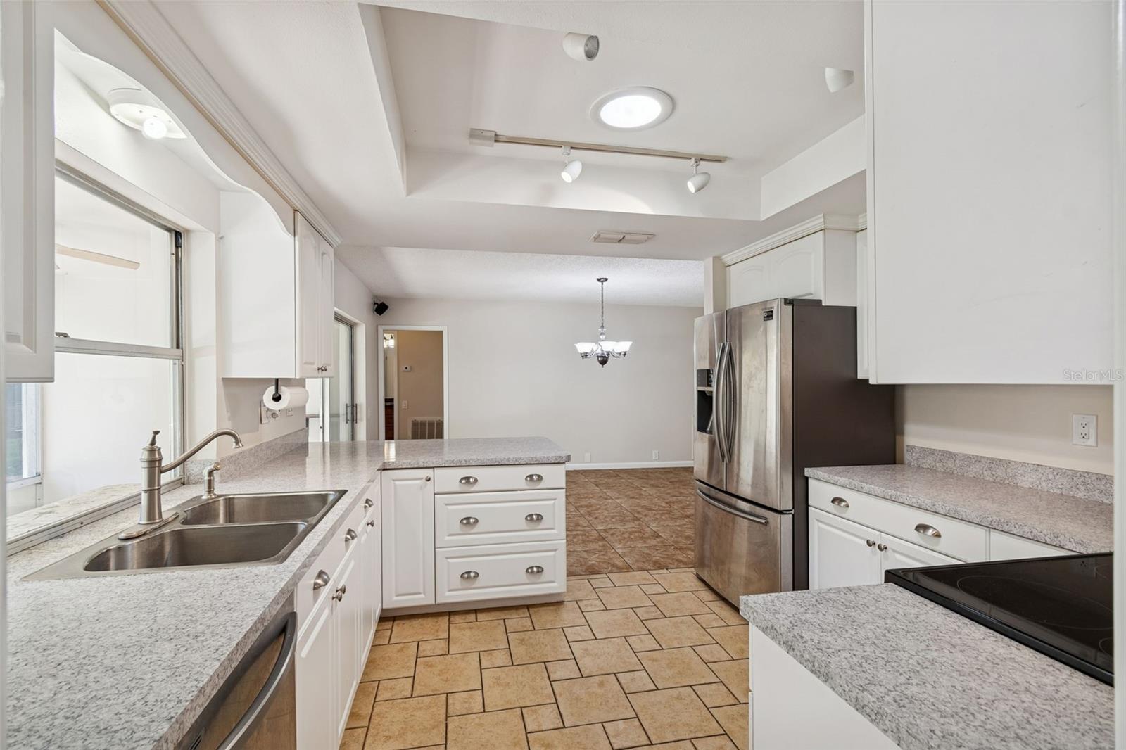 Kitchen w/Recessed Ceiling