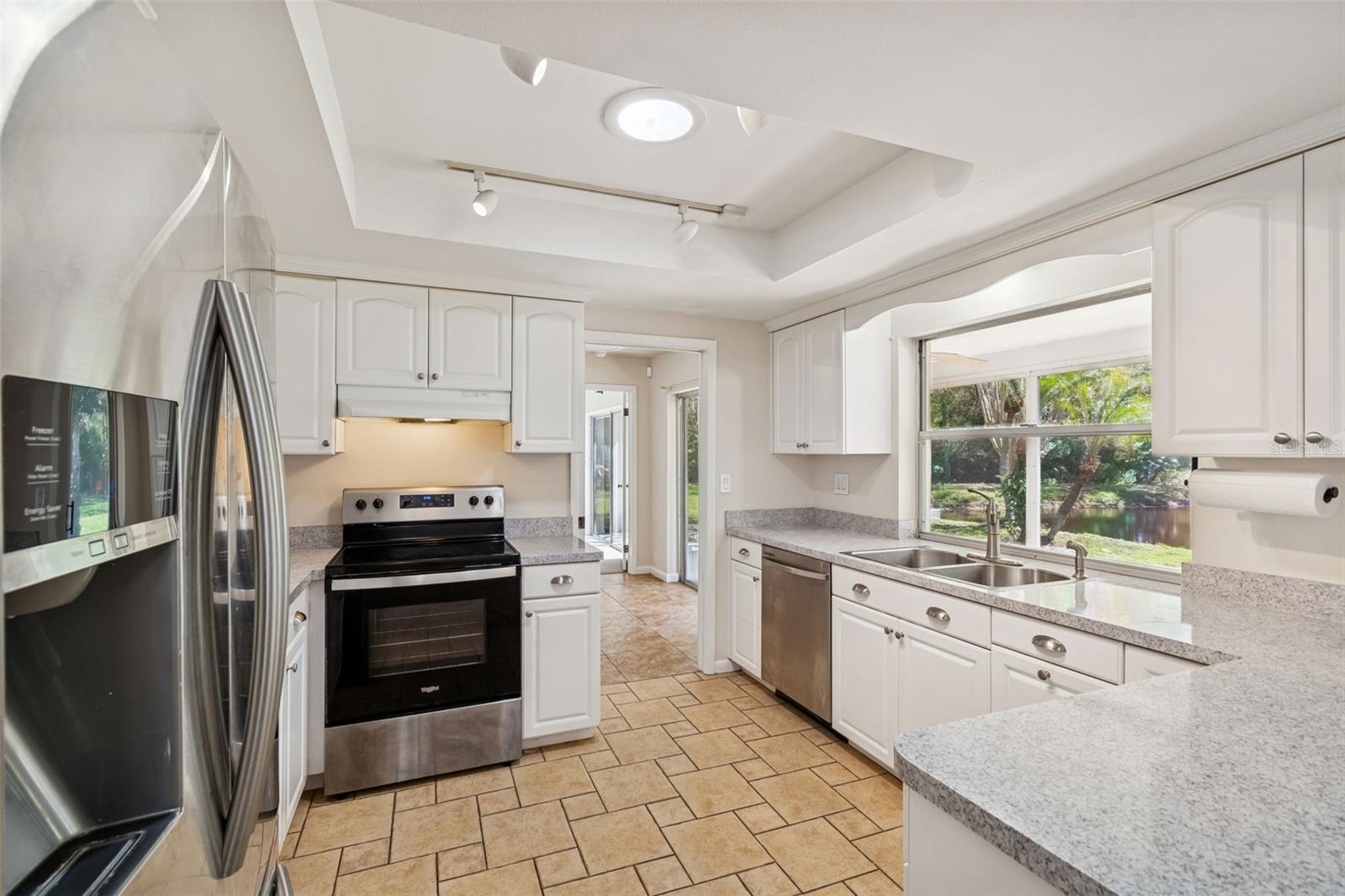 Kitchen w/Recessed Ceiling