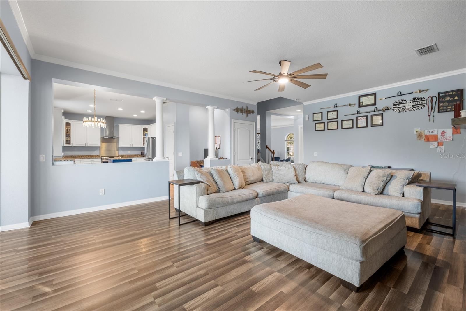 Living space to kitchen