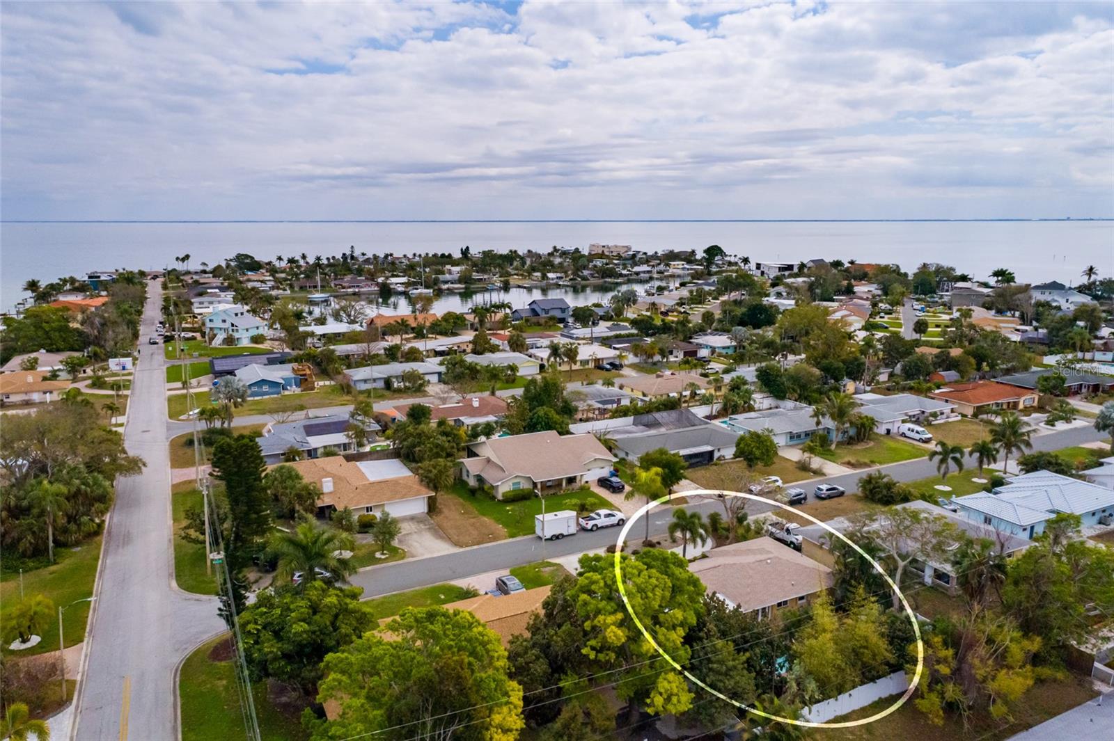 20 minutes to St. Pete Beach, 31 minutes to Tampa Airport, 5 minutes to interstate to connect you to everything!