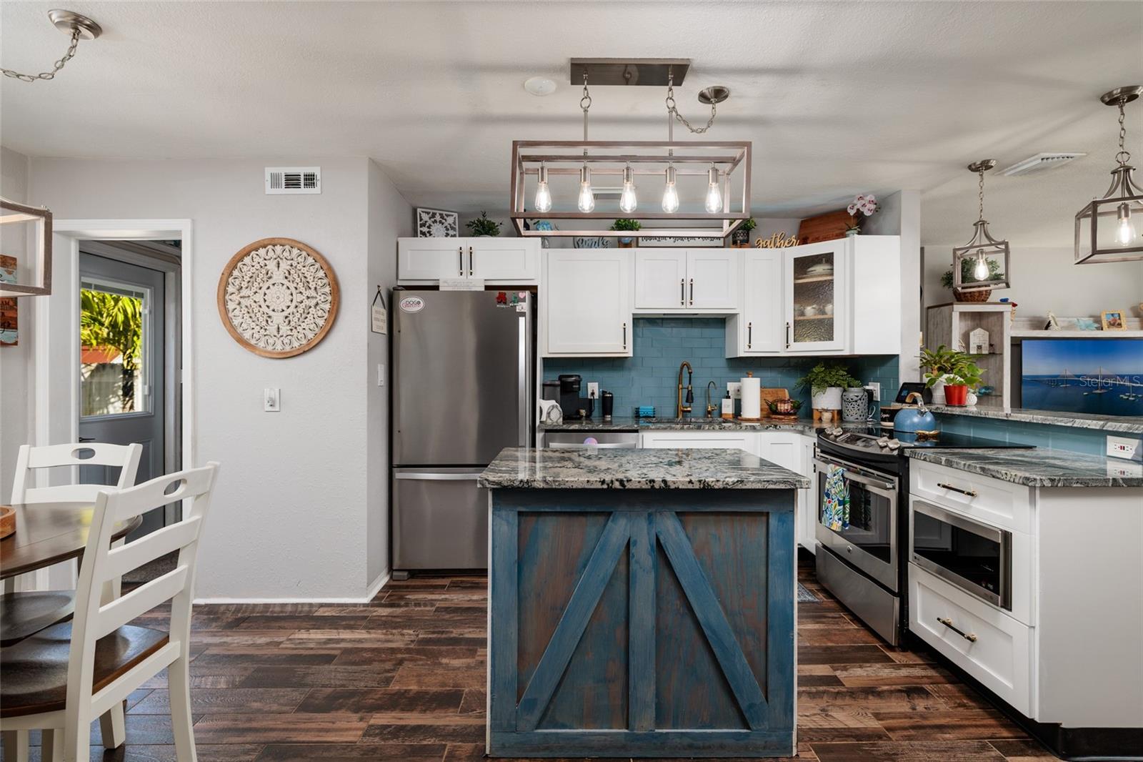 Kitchen w/Island & tile flooring.
