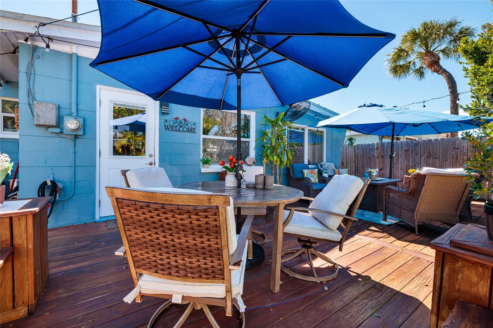 Patio Deck & door to kitchen.