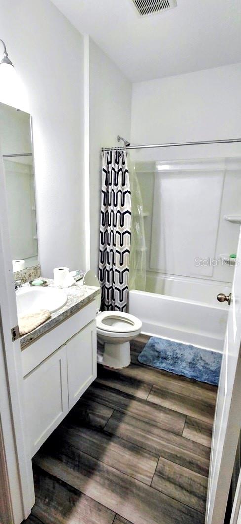 FIRST FLOOR BATHROOM
