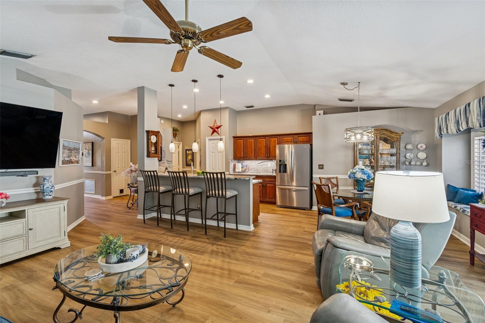 The kitchen and family room combo is perfect open floor plan with recently installed luxury vinly flooring.