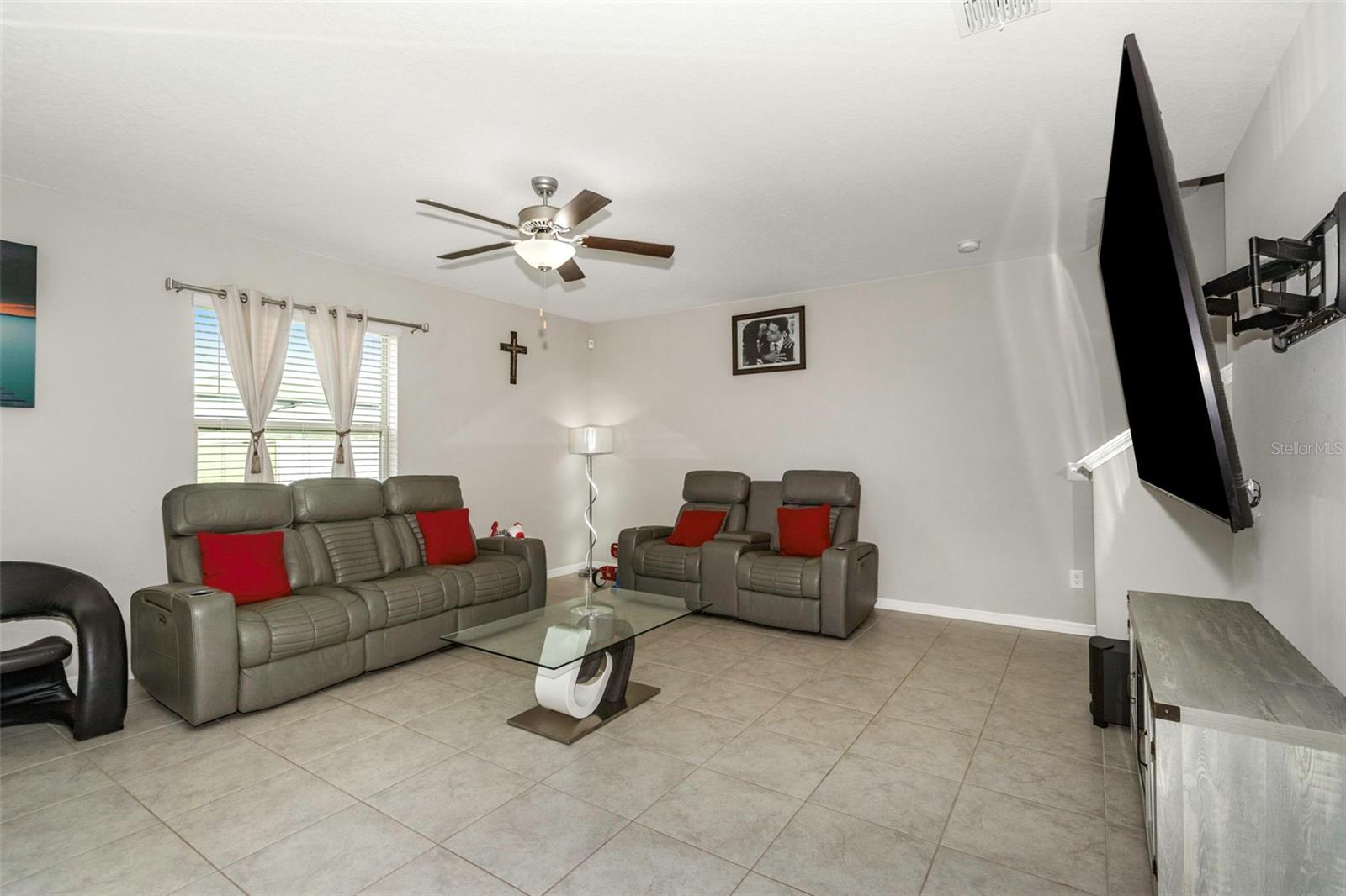 1ST FLOOR FAMILY ROOM