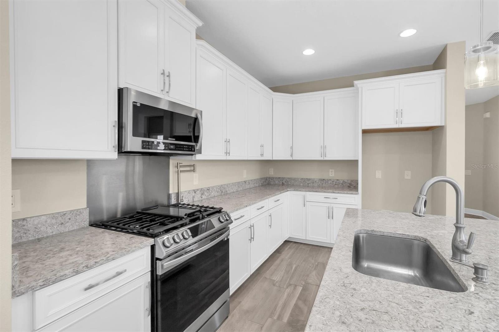 GAS RANGE AND A POT FILLER!!