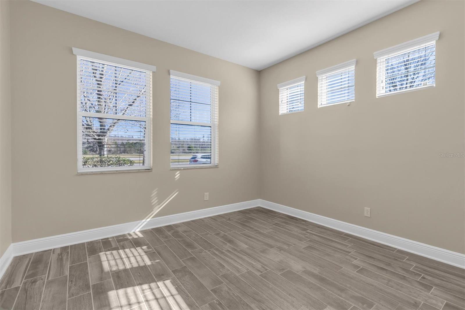 OFFICE/DEN/FORMAL DINING