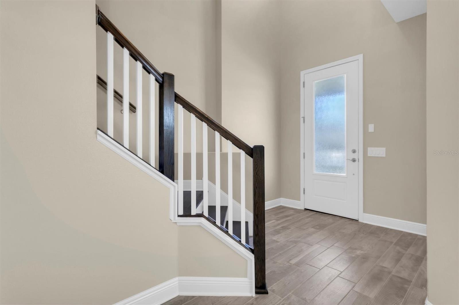 FOYER - FRESH INTERIOR SHWERIN WILLIAMS LINEN PAINT THROUGHOUT