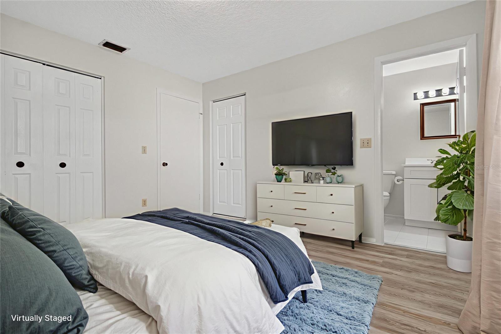 Primary Bedroom/En-suite bath