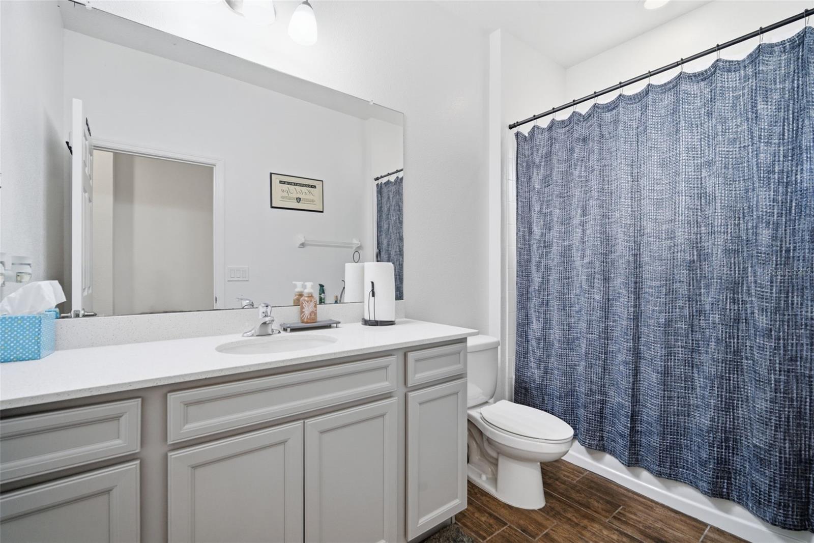 Main floor full bathroom