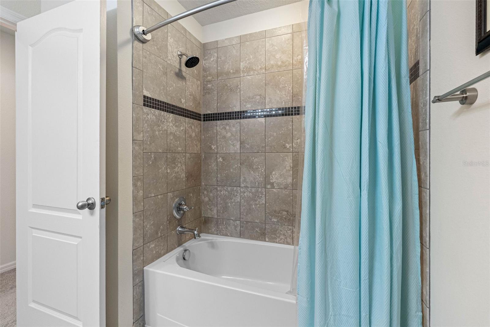 Full hallway bathroom serving the second bedroom and loft area.