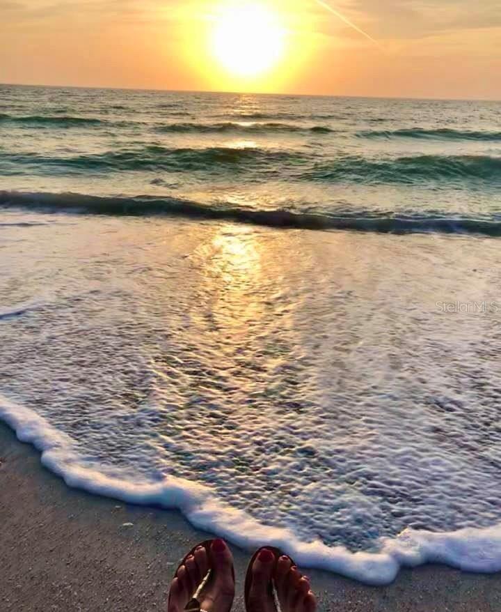 15 minutes drive to the Best Beaches in the US on the Gulf