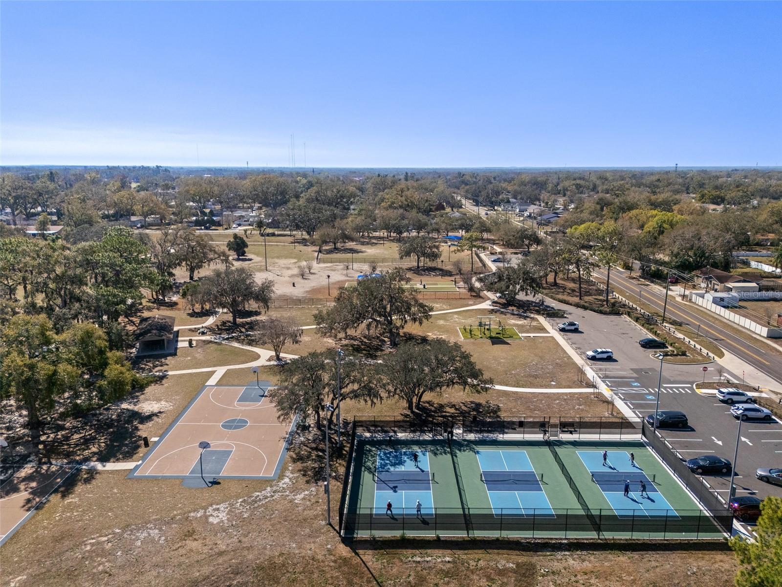 nearby pickleball courts