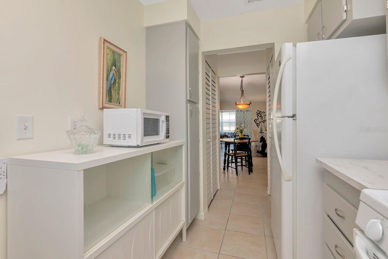 Kitchen, extra storage cabinet stays