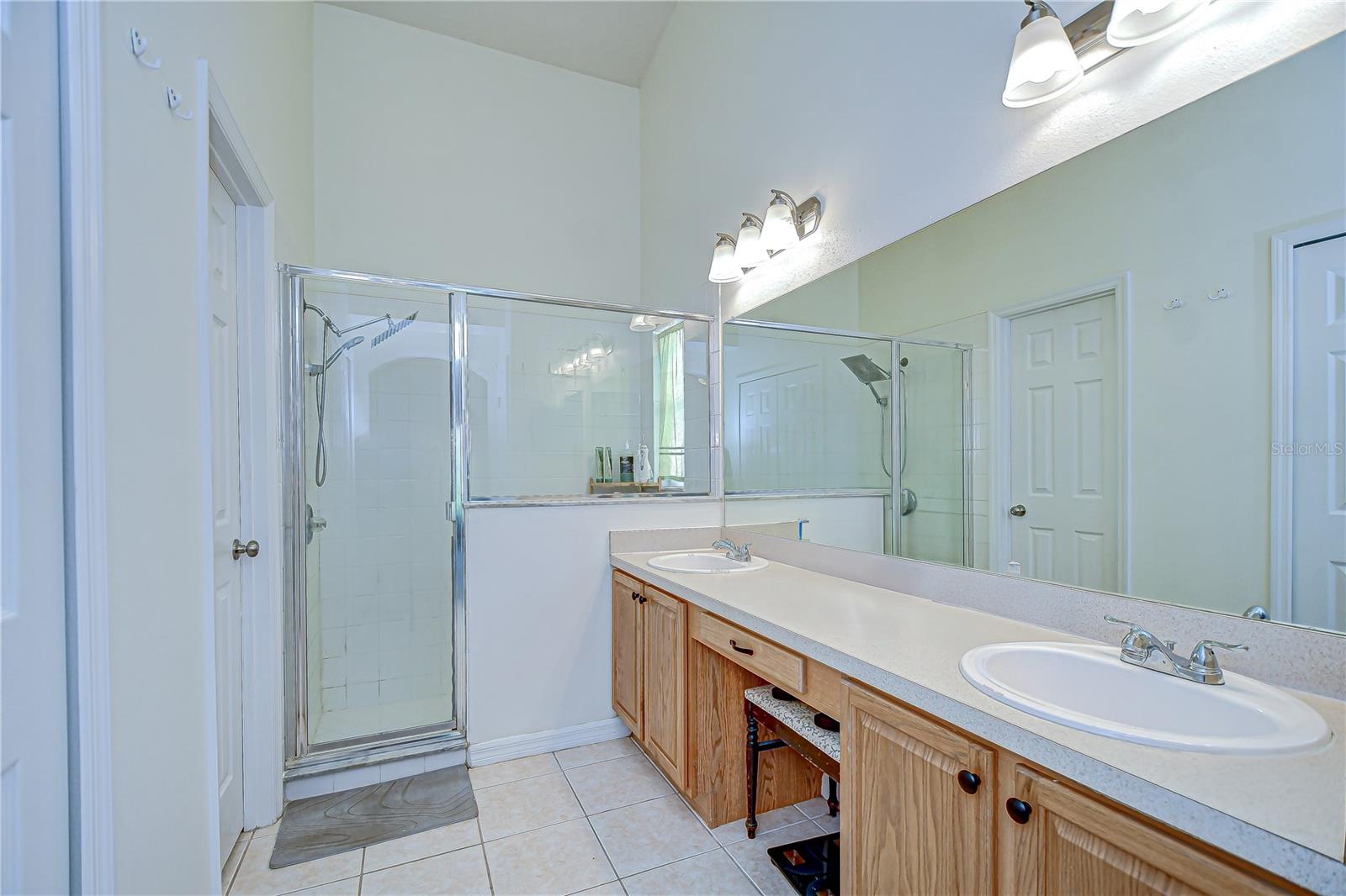 En-suite bathroom with dual sinks.