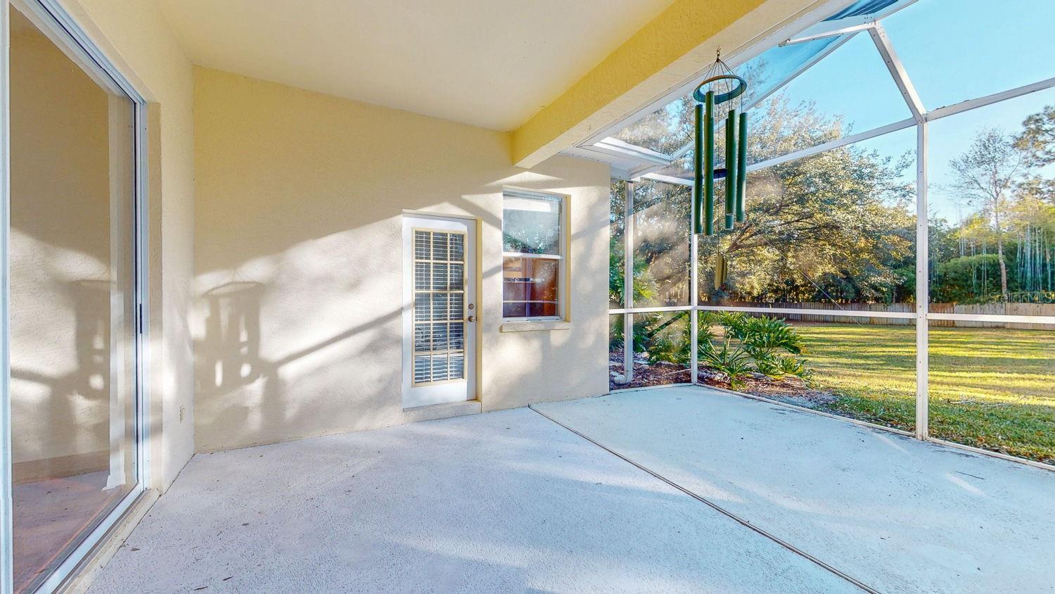 Expansive Screened in Patio