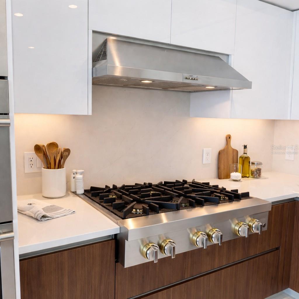 6-Burner Gas Cook Top with Range - Virtually Staged