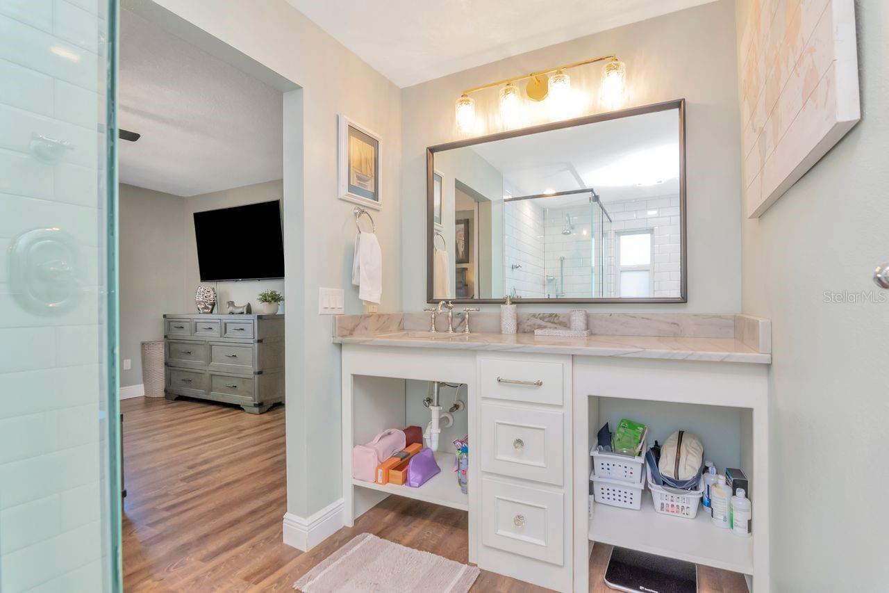 Primary En-Suite Bathroom