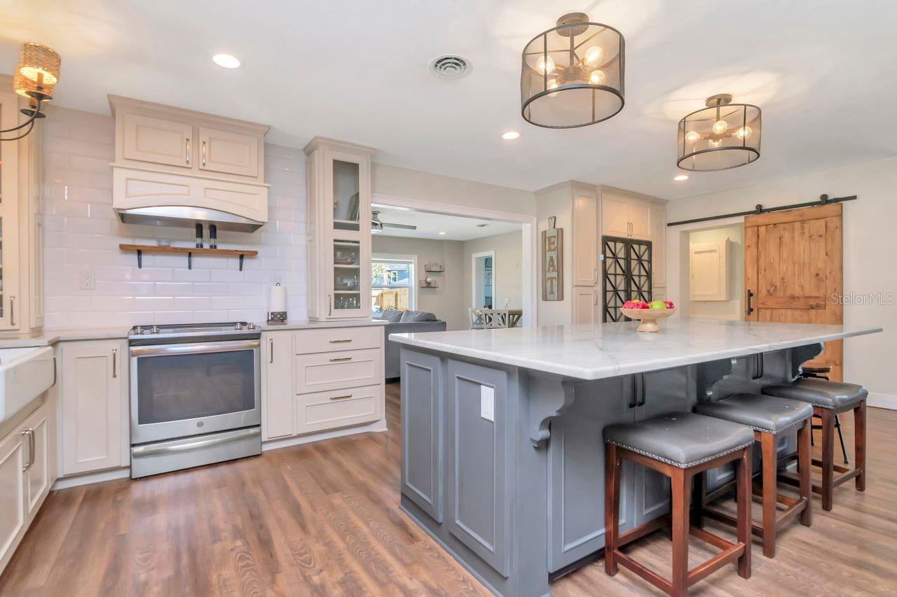 Kitchen, Island, Pendant Lighting & Stainless Steel Appliance Package