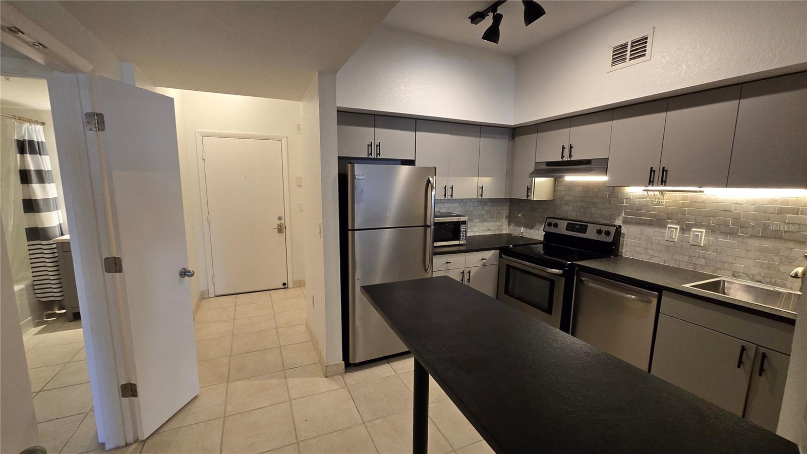 Breakfast bar in kitchen