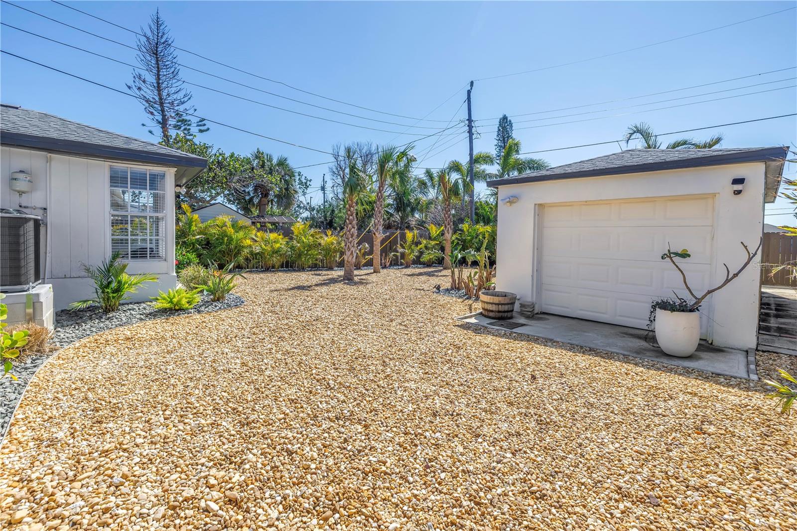 Block garage - perfect to make into a studio