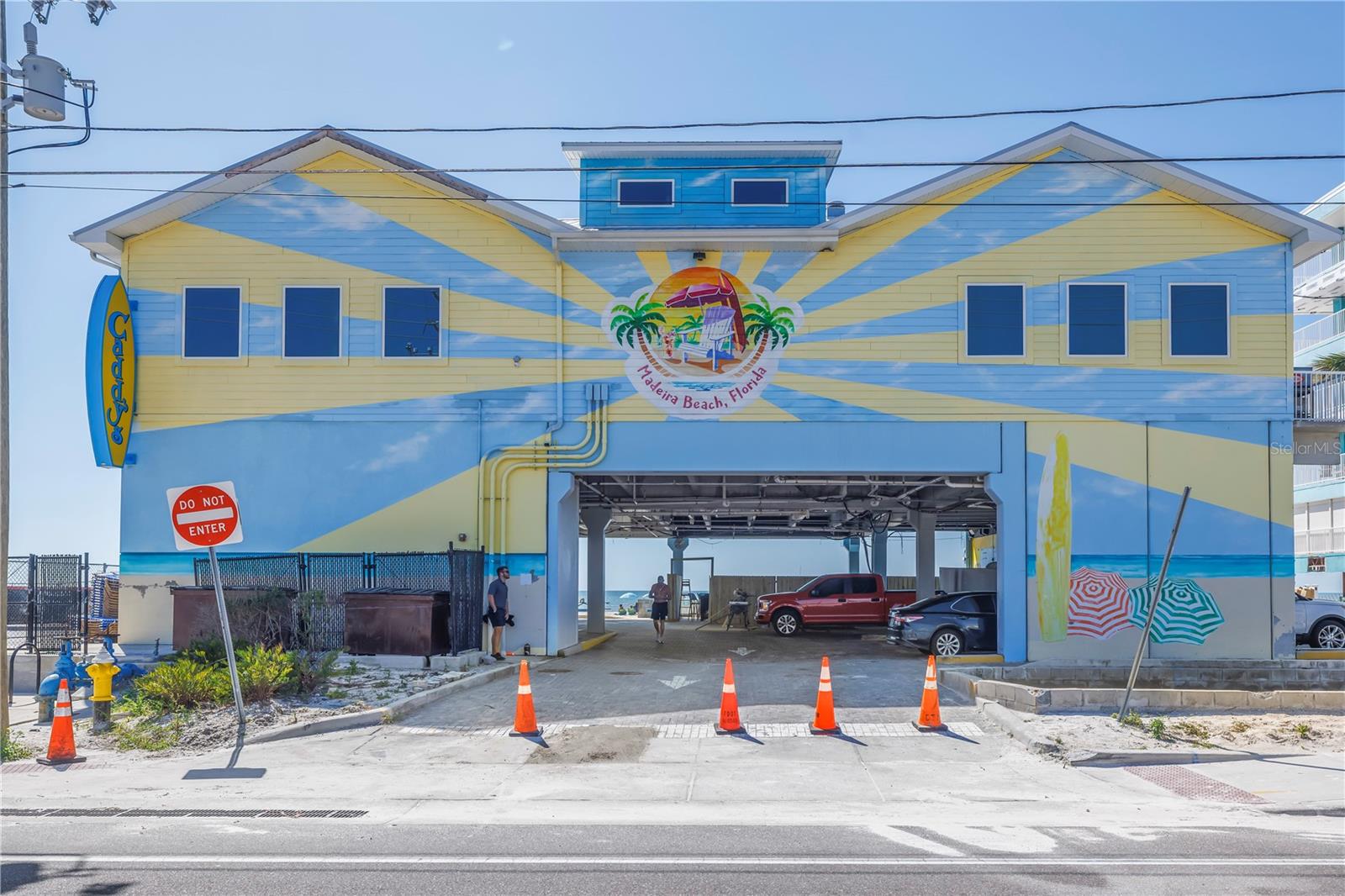 Located a short walk to Caddys