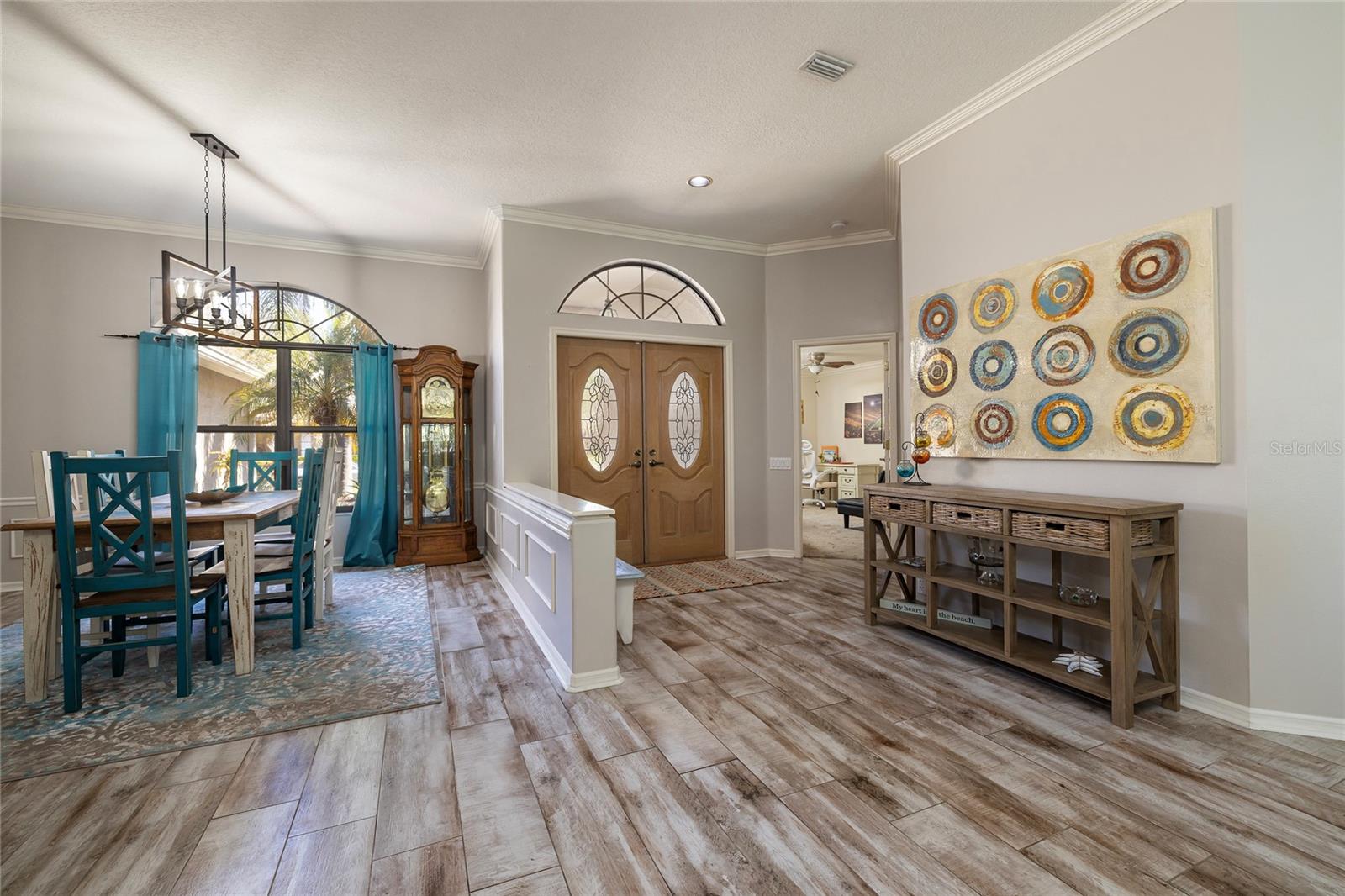 Entryway/Dining room