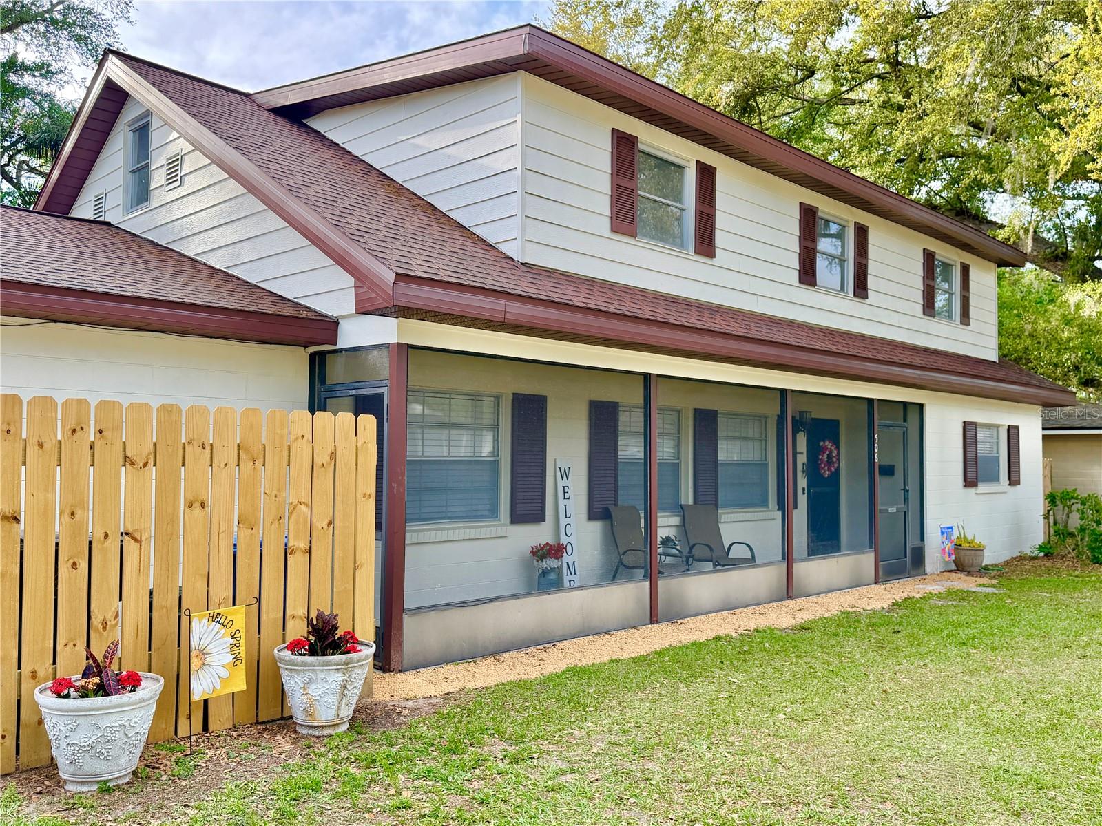 Screened-In Front Porch!